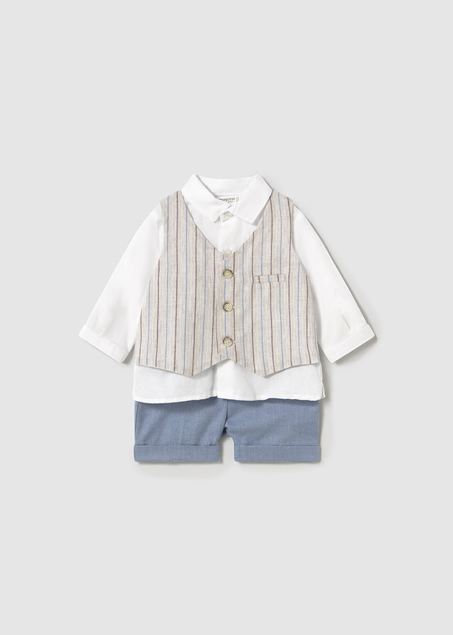 Completo con pantalone corto e gilet