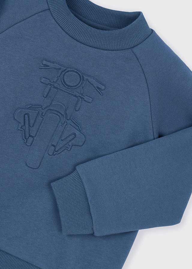 Pullover embossed