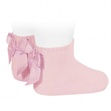 Calzini corto in cotone da neonato con bordo in tulle.