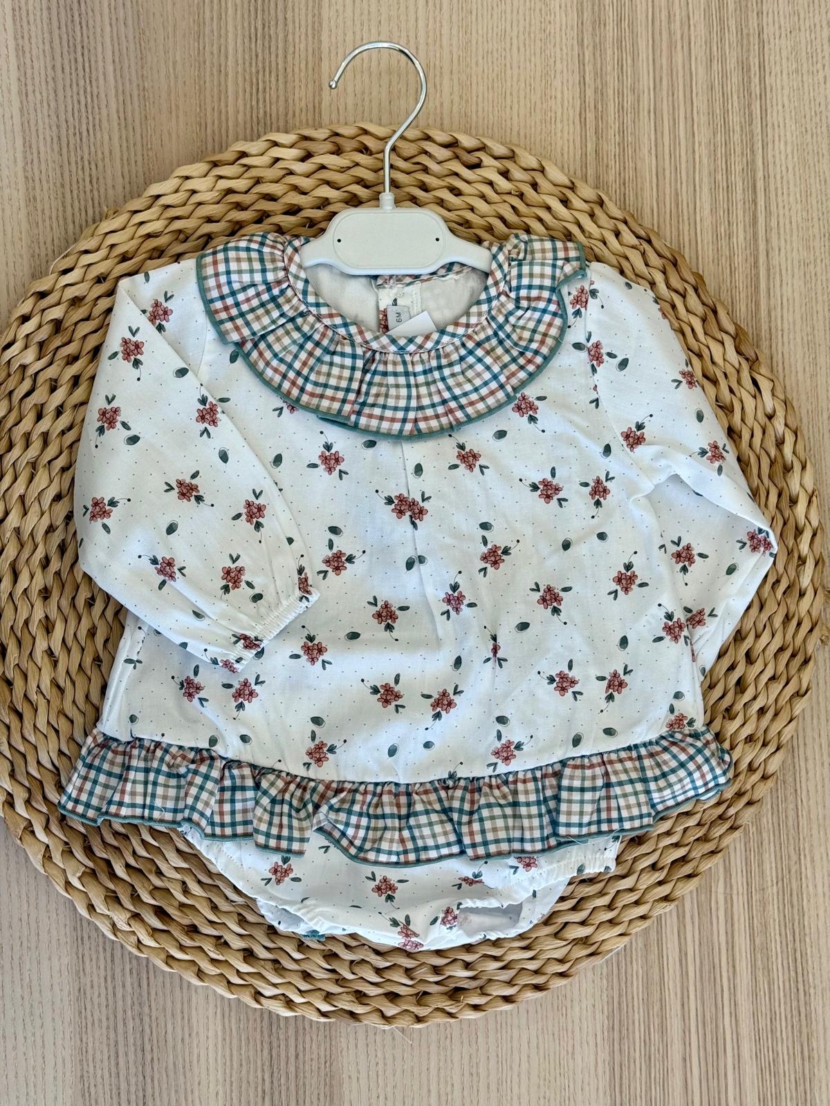 Completo due pezzi fantasia con vollant