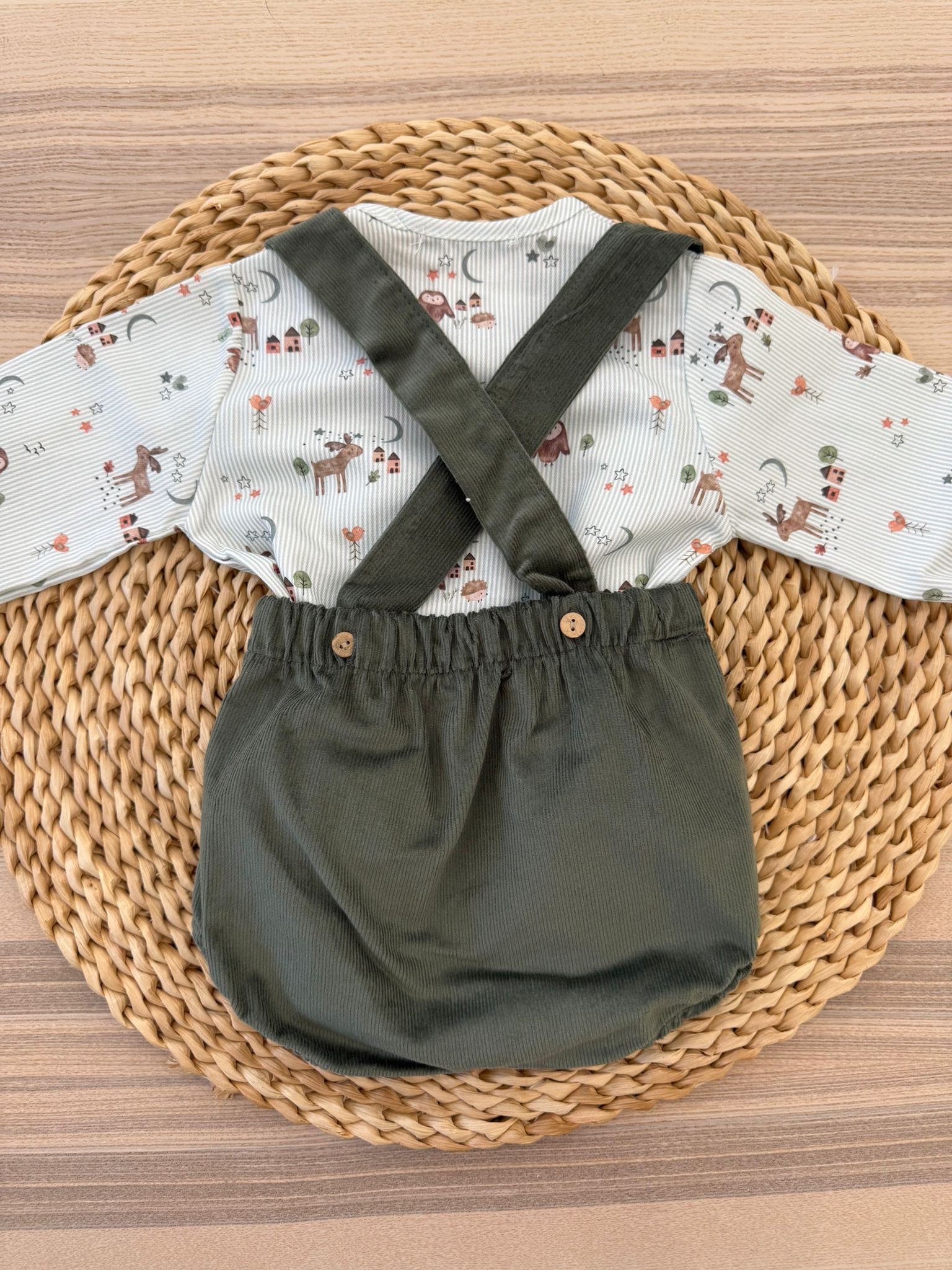 Salopette di velluto con camicina fantasia