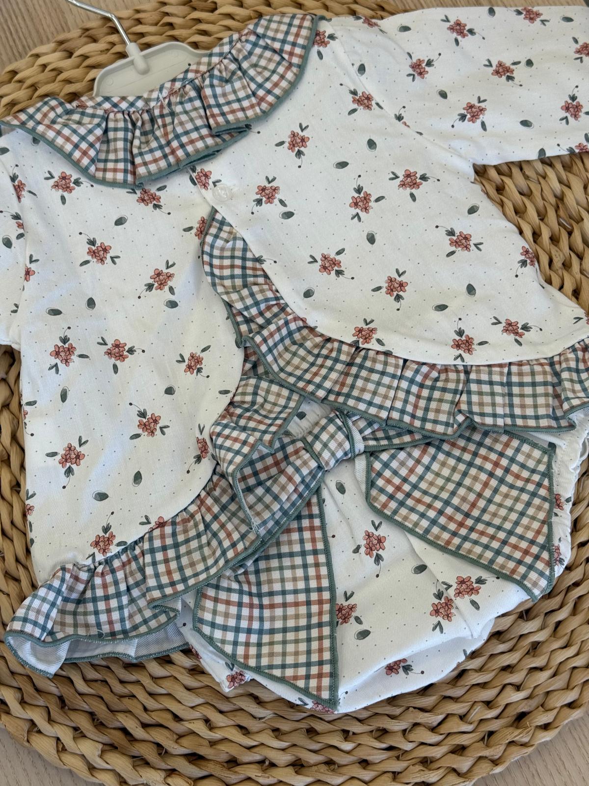 Completo due pezzi fantasia con vollant