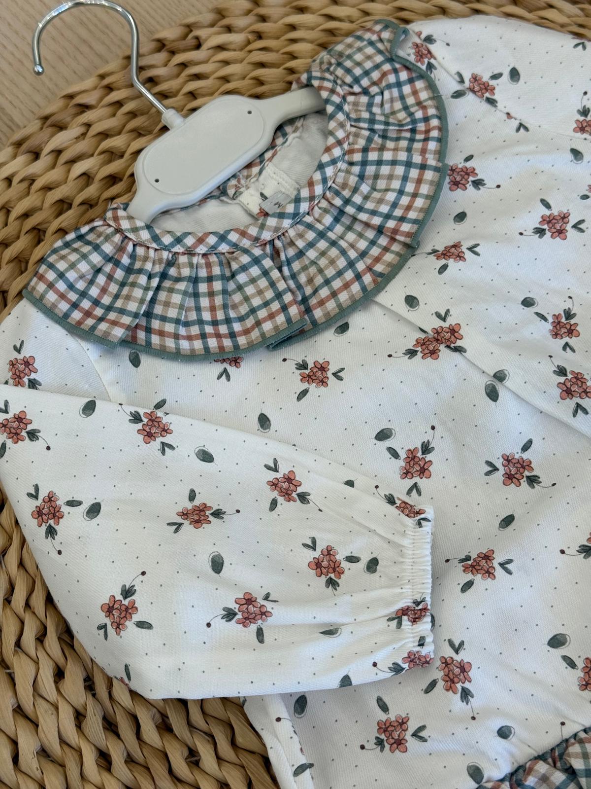Completo due pezzi fantasia con vollant