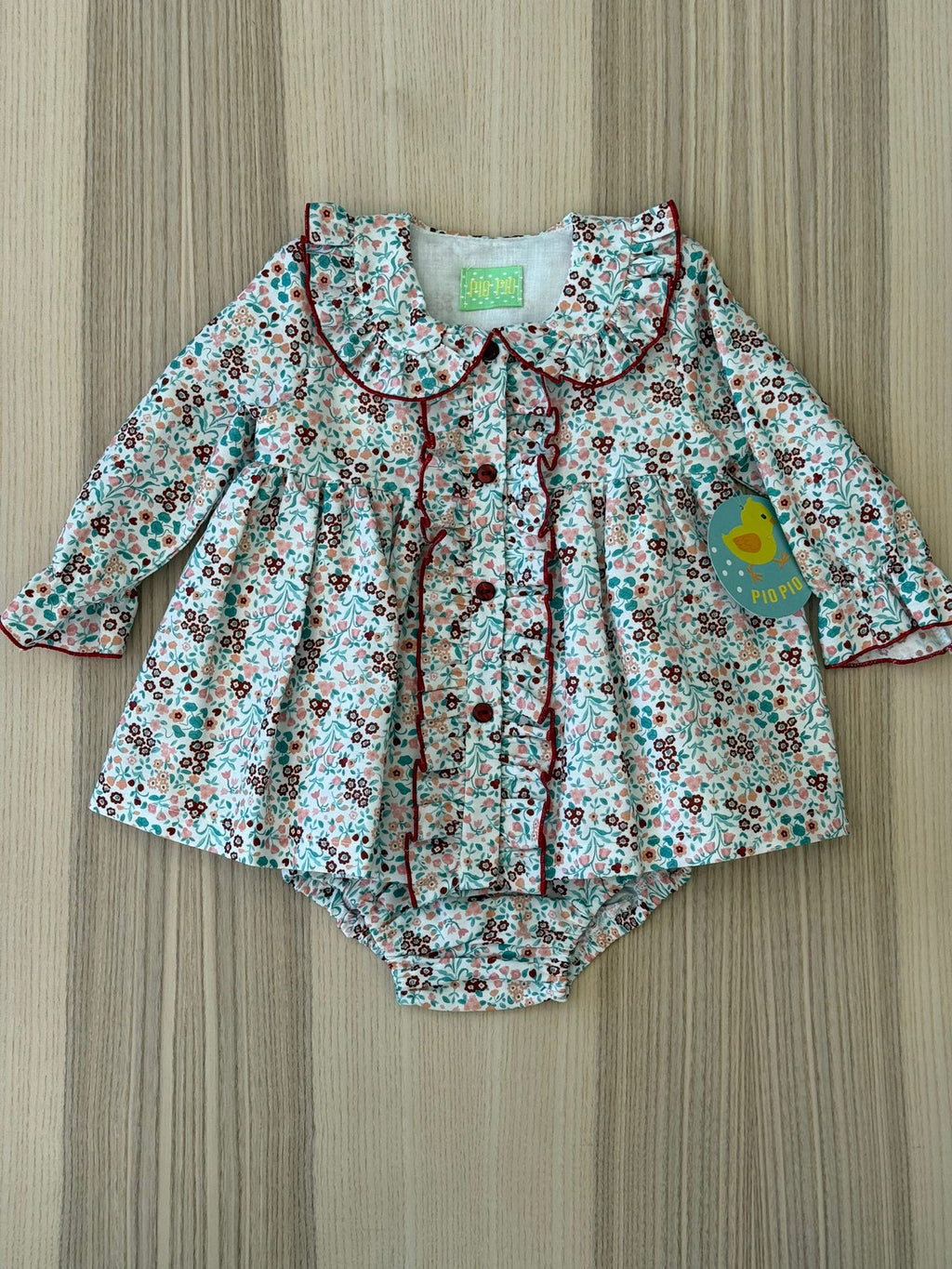 Abito con fiori stilizati