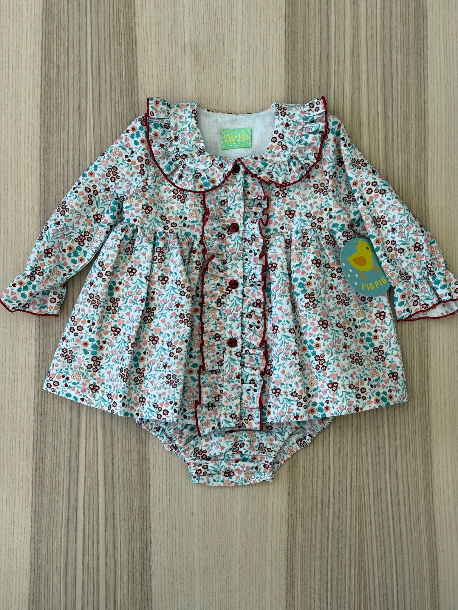 Abito con fiori stilizati